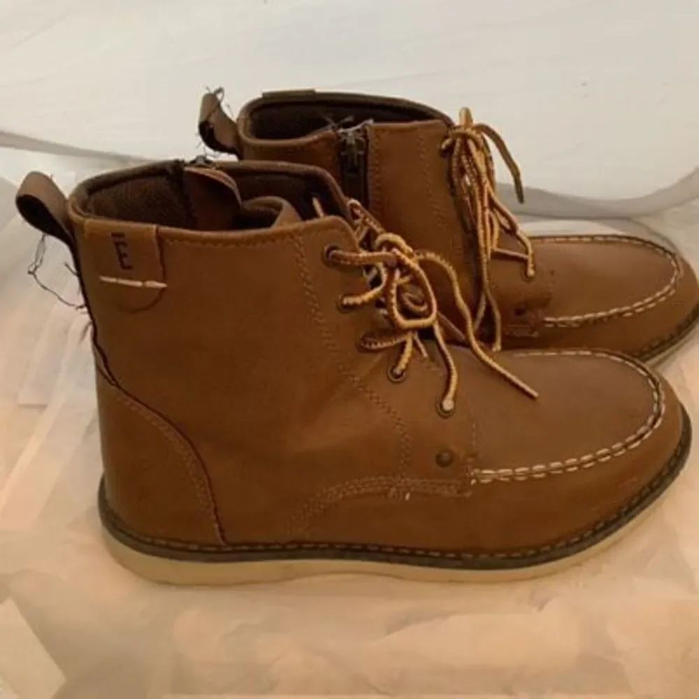 Crevo Buck Youth Size 5 Tan Ankle Boot